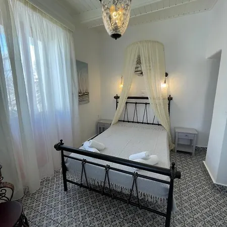 Burgos Barrio Hotel Naxos City
